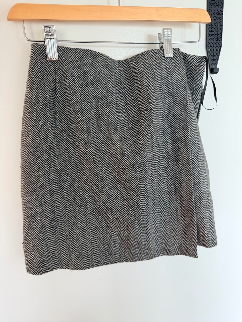 Uniqlo Black and White Herringbone Mini Skirt